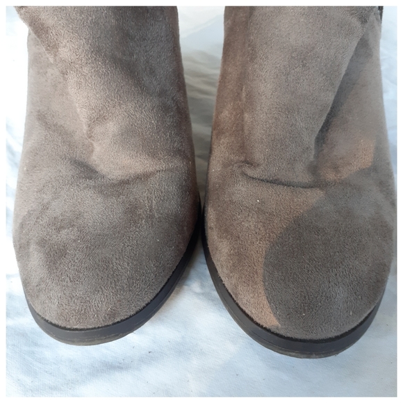 🔥2/$15🔥👢Women's Y. not gray ankle boot - Picture 6 of 10